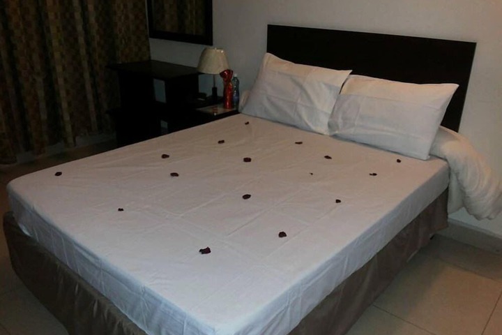 Room 5 of 9