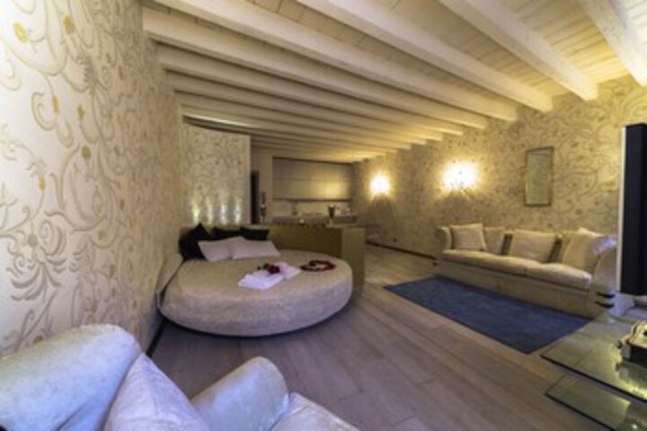 Exterior of Lux...uria