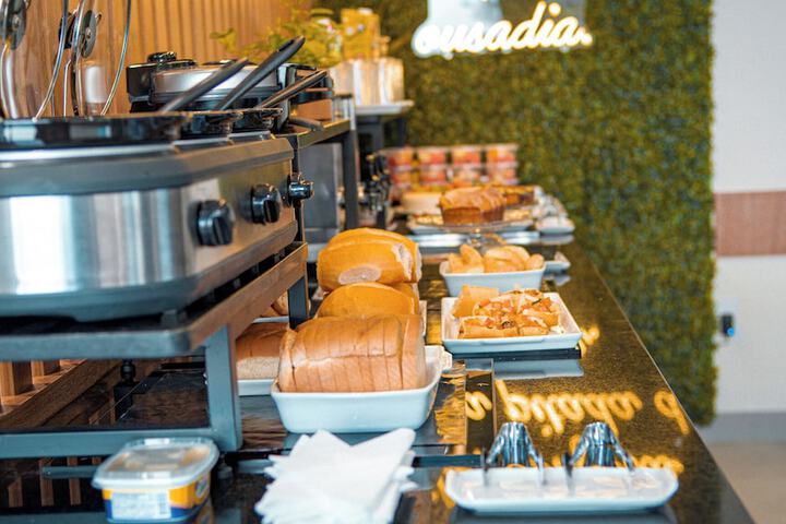 Breakfast/Coffee Service 24 of 35