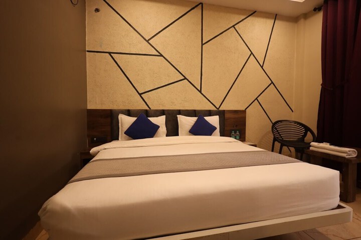 Room 11 of 23
