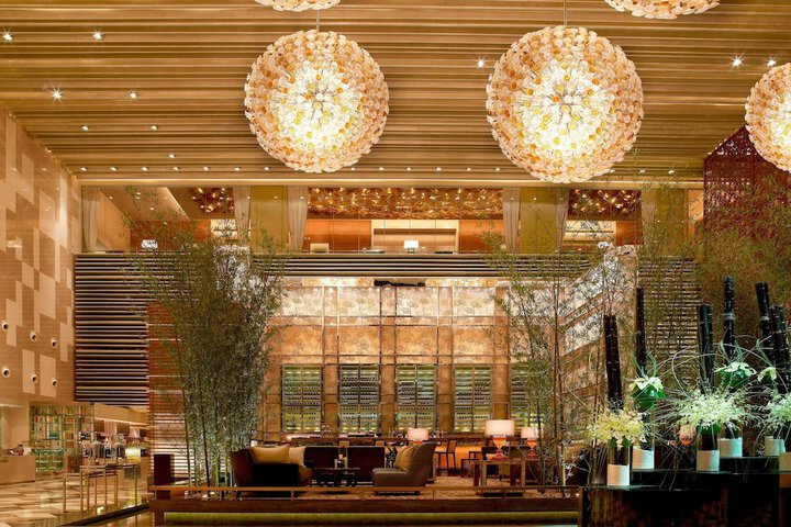 Entrance & Lobby