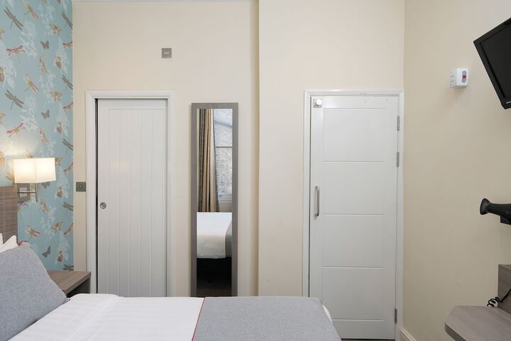 Room 4 of 26