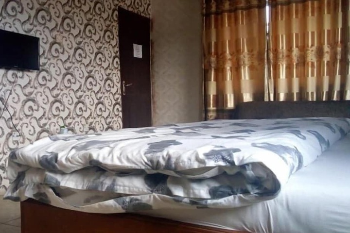 Room 9 of 14