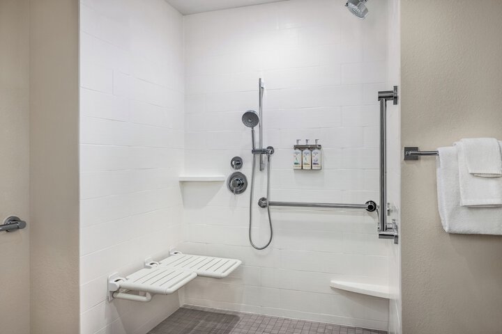 2 Queen Standard Bath Shower Combination (4 of 16)