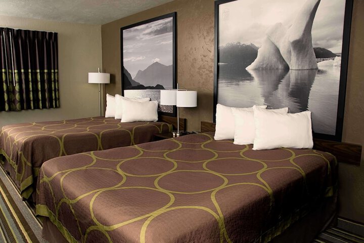 Room 12 of 18