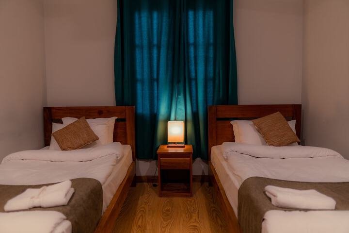 Room 16 of 38