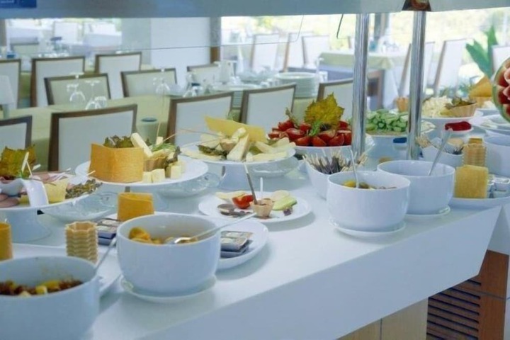 Dining 35 of 43