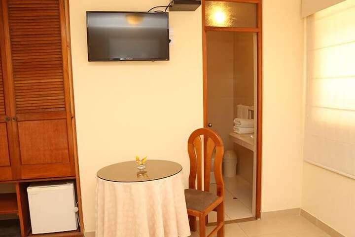 Room 8 of 39