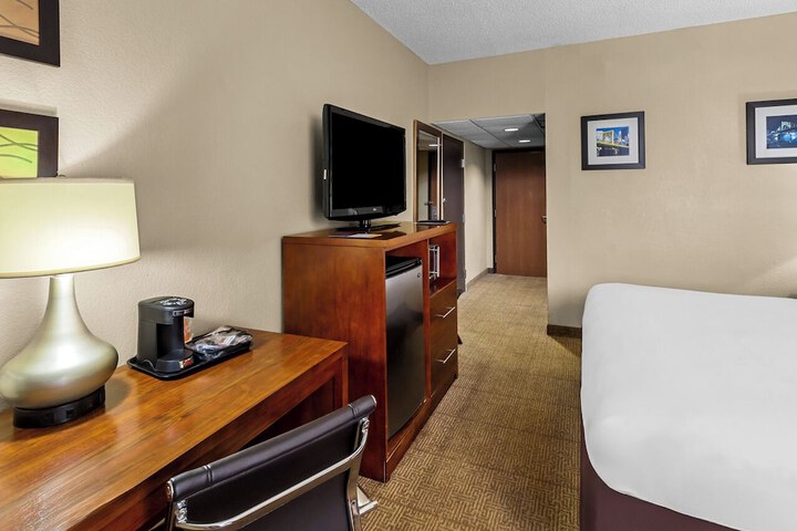 1 King Bed (1 of 8)