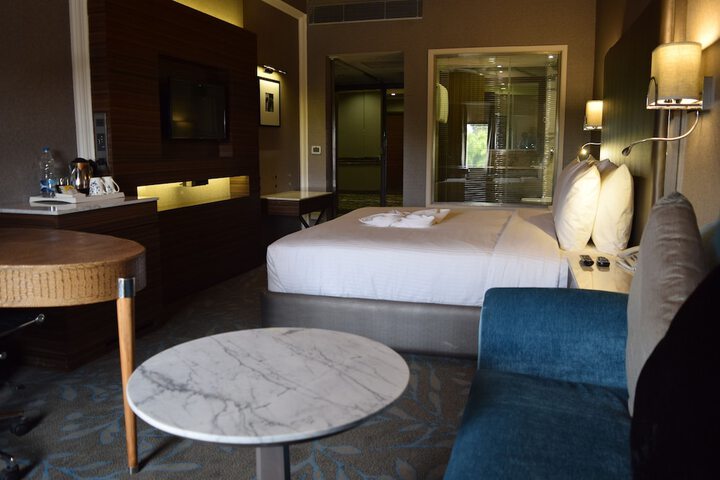 Room 5 of 38