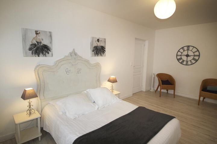 Room 26 of 164