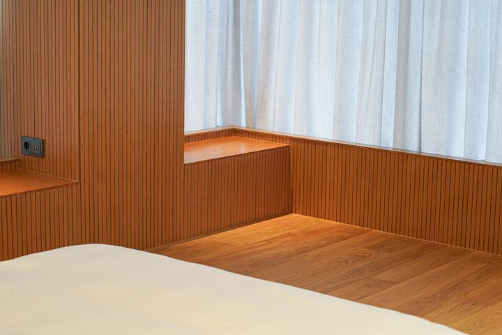 Room 28 of 76