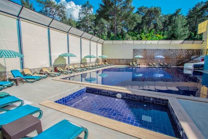 Pool 32 of 75