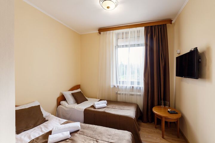 Room 3 of 38