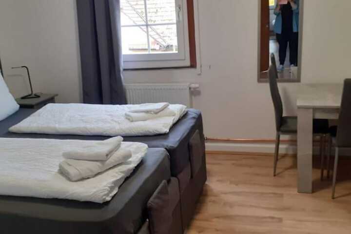 Room 6 of 42
