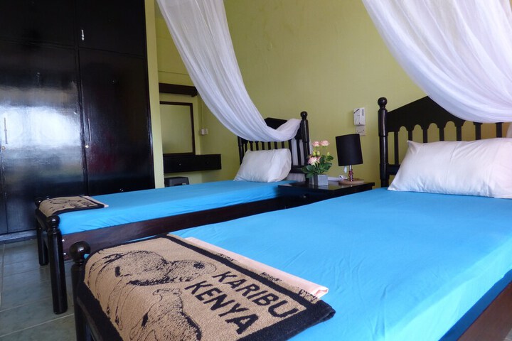 Room 9 of 35