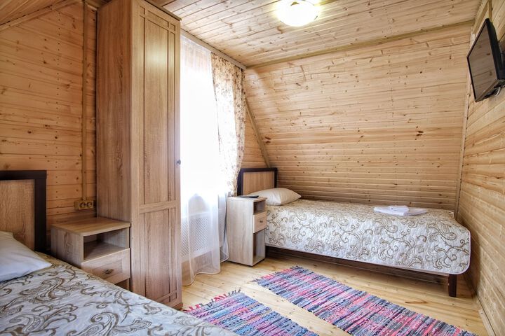 Room 4 of 15