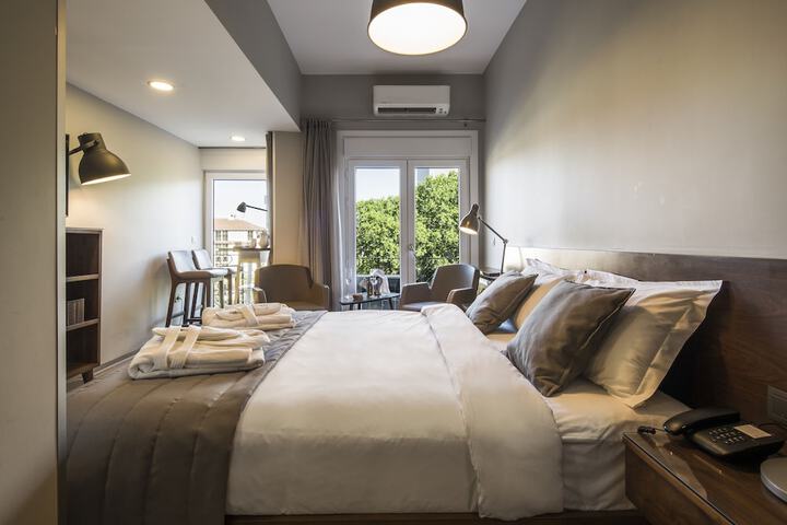 Room 3 of 67