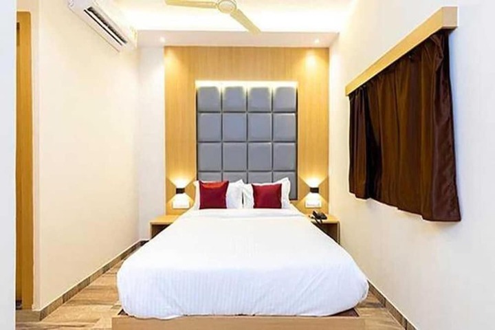Room 17 of 24