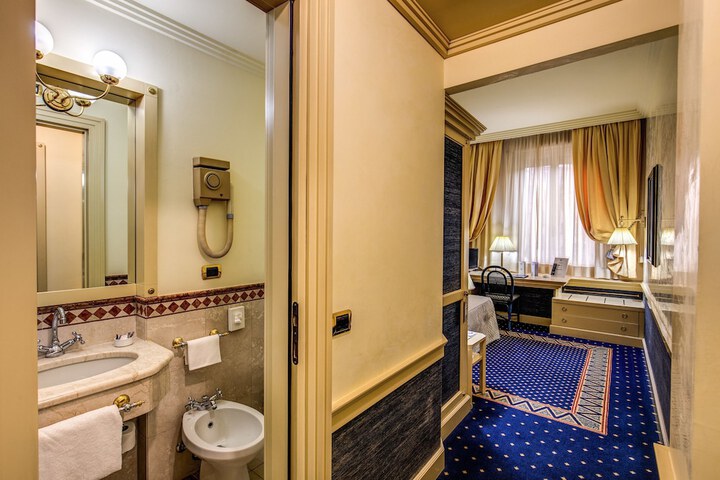 Room 20 of 63