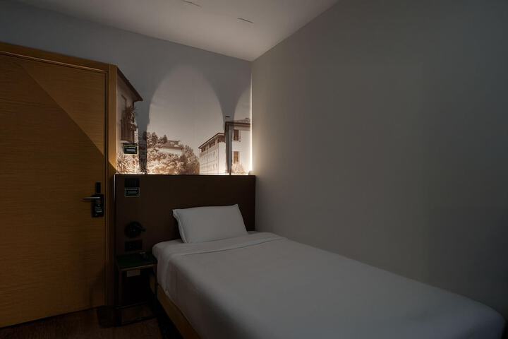 Room 19 of 54