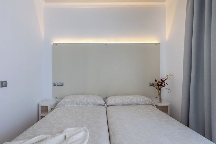 Room 11 of 34