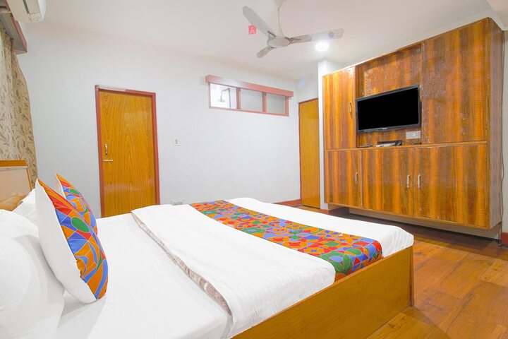 Room 16 of 28