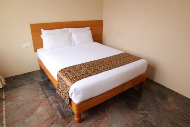 Room 15 of 48
