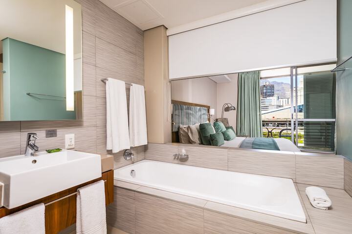 Room 32 of 77