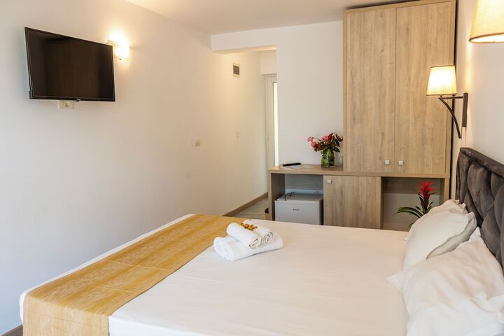 Room 5 of 15