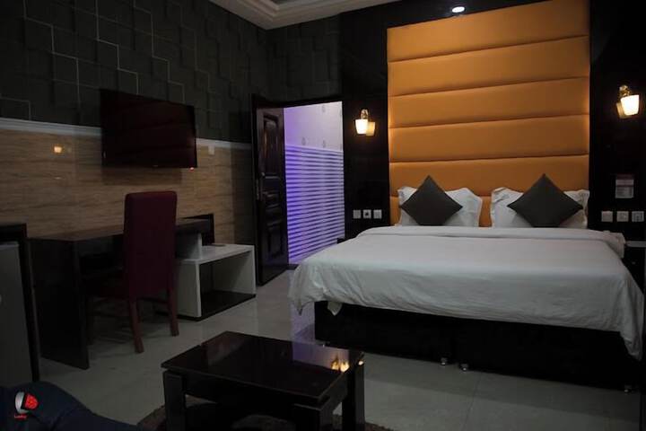 Room 8 of 76