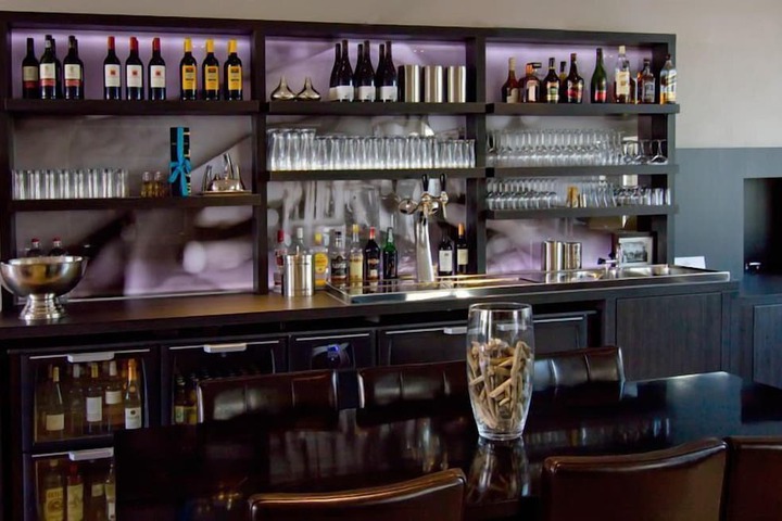Lounge 21 of 31