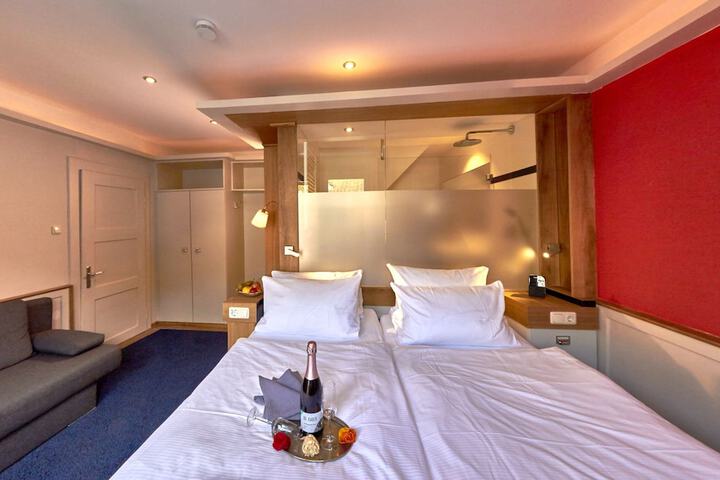 Room 5 of 23