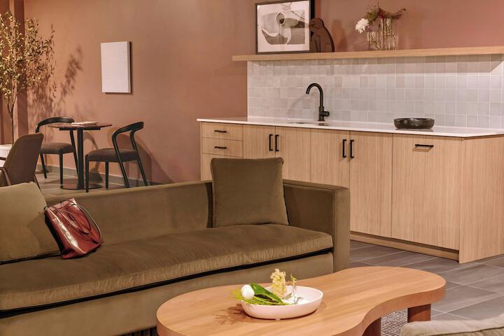 Lounge 55 of 58