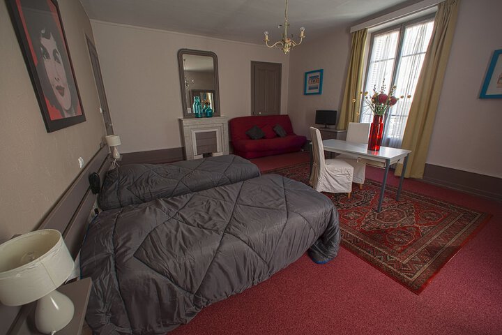 Room 6 of 34
