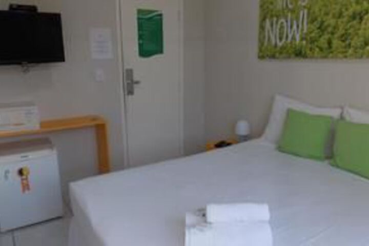 Room 6 of 13