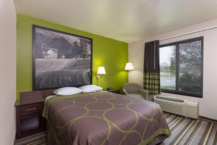 1 Queen Bed (22 of 24)