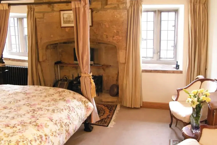 Room 2 of 9