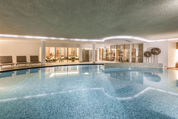 Pool 43 of 70