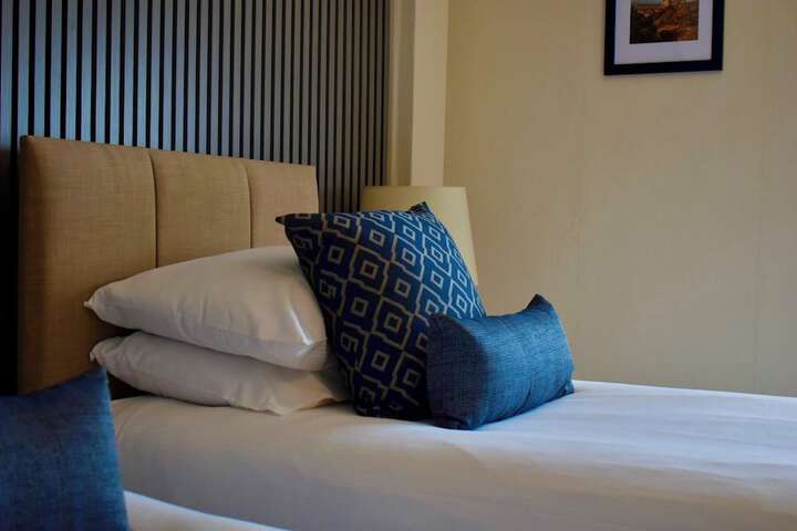 Room 40 of 77