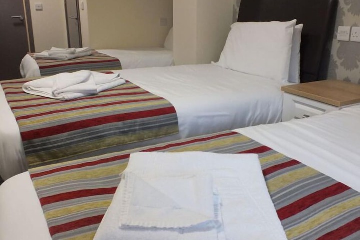 Room 5 of 16