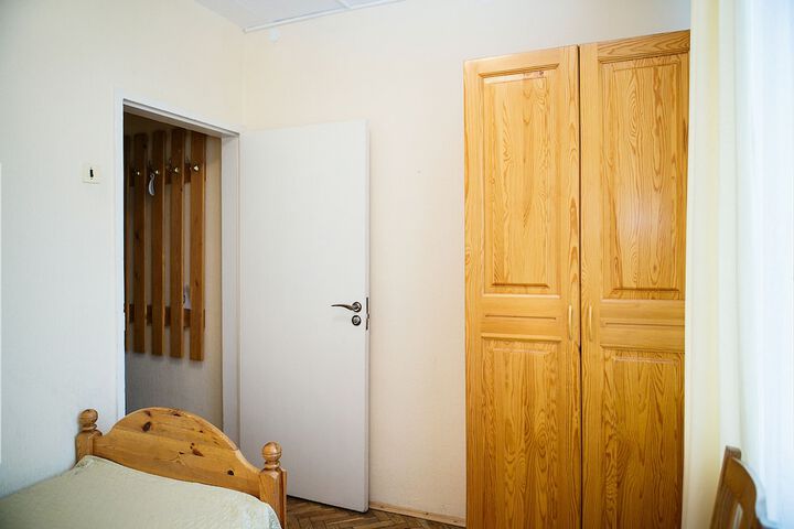 Room 12 of 95