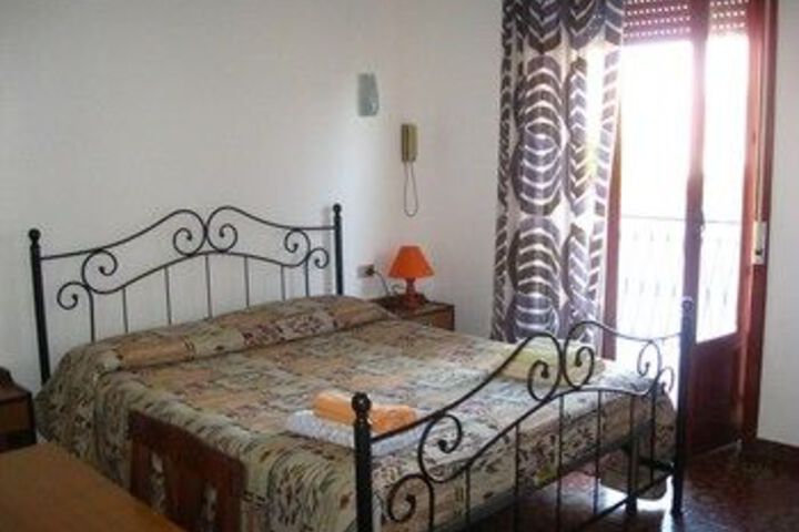 Room 10 of 30