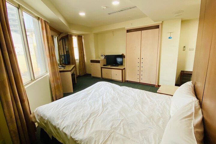 Room 34 of 60