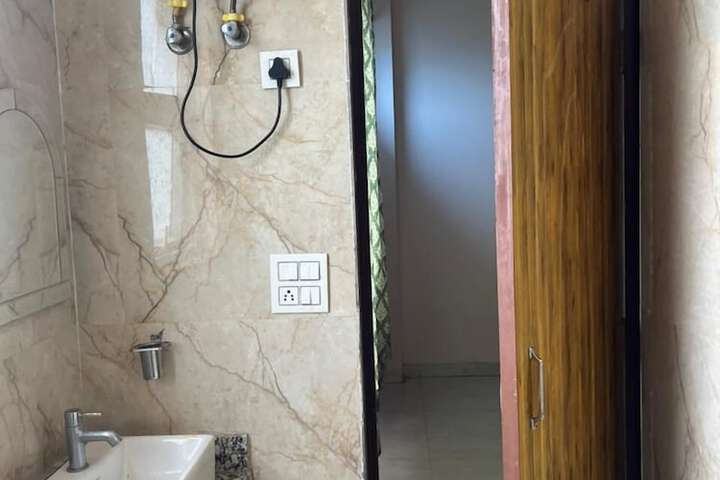 Room 8 of 8