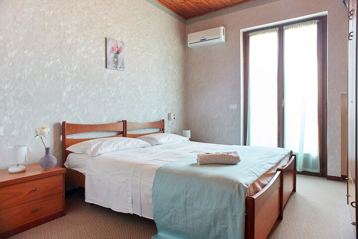 Room 8 of 40
