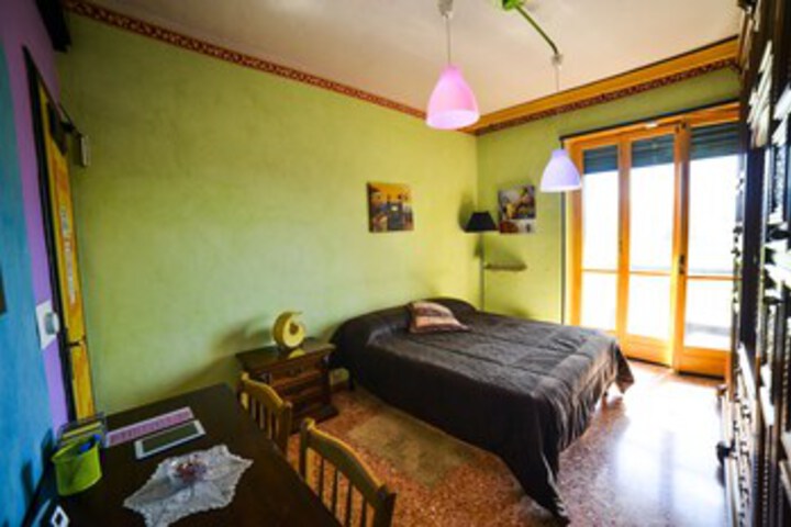 Room 28 of 34