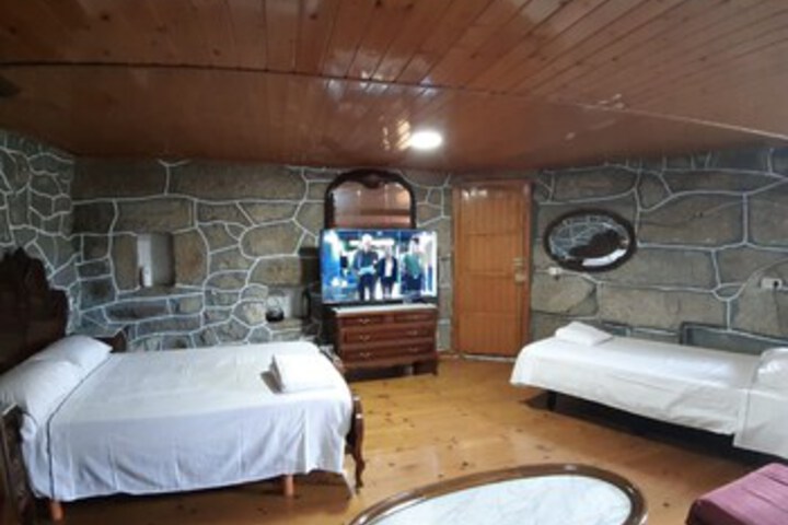 Room 208 of 244
