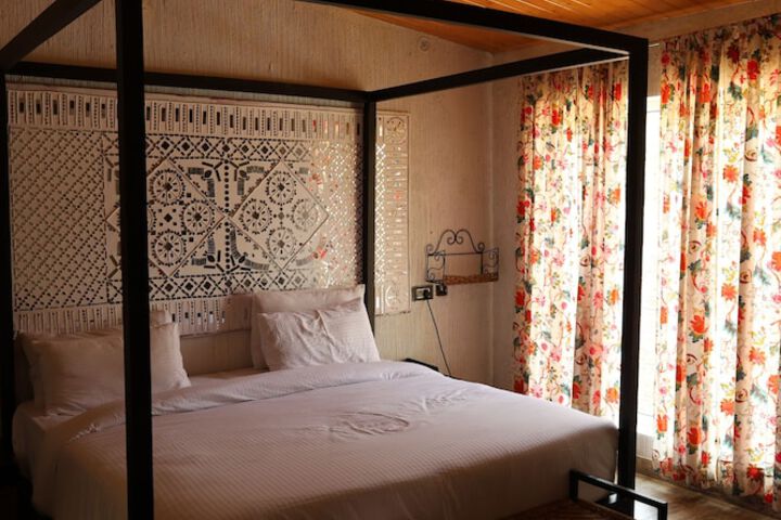 Room 16 of 35
