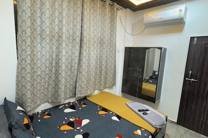 Room 32 of 50